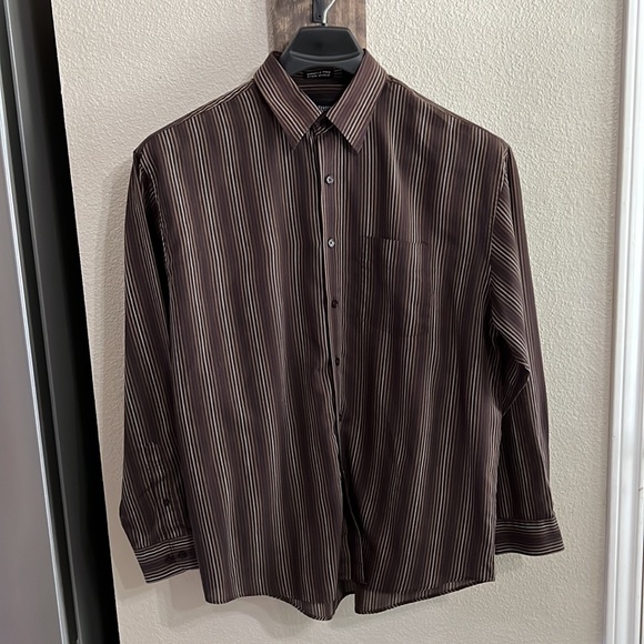 Van Heusen Studio wrinkle free stain shield men’s long sleeve button down shirt - Picture 5 of 16